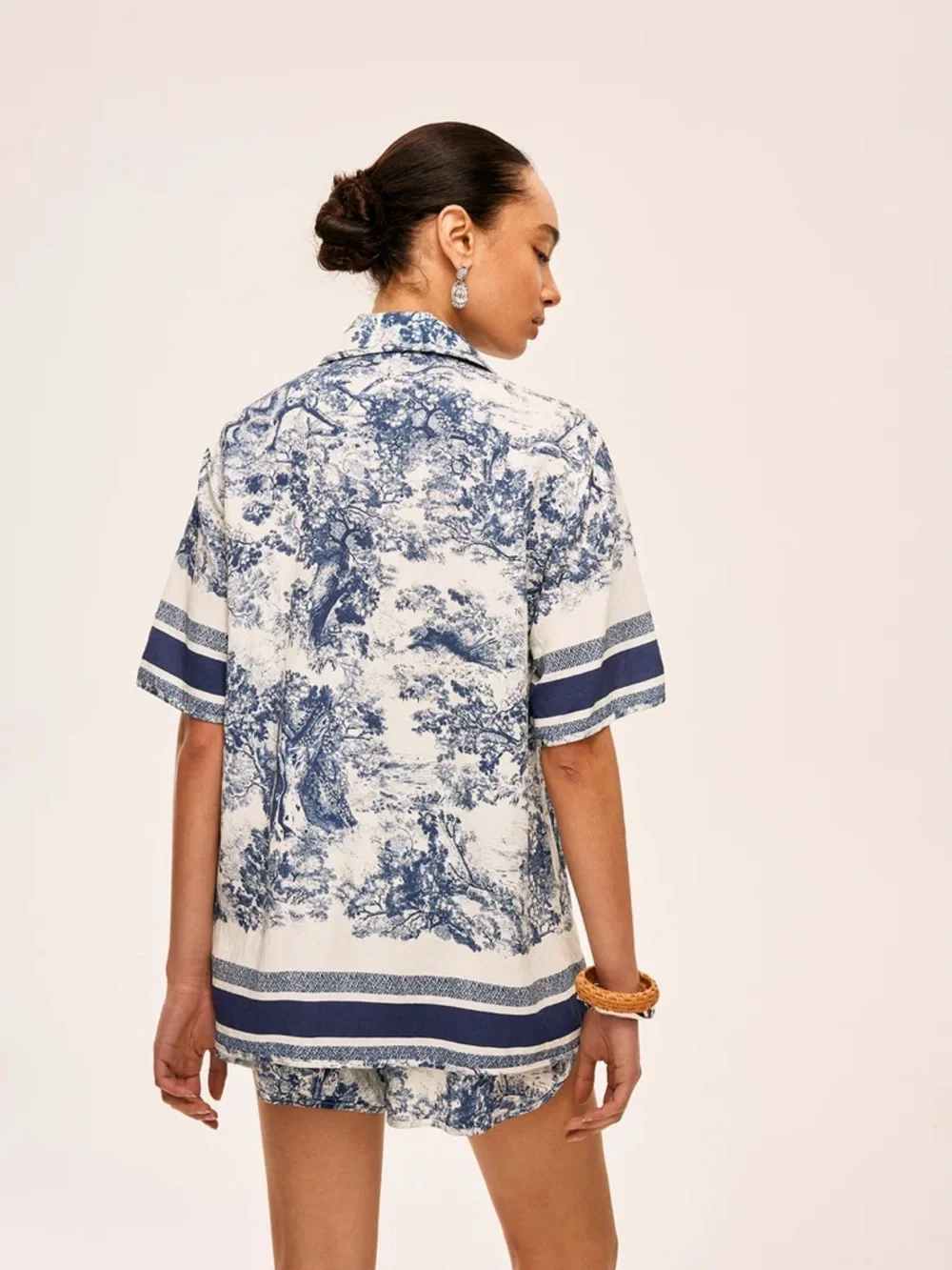 COMMENSE Blue & White Toile Short Set - Picture 6 of 7